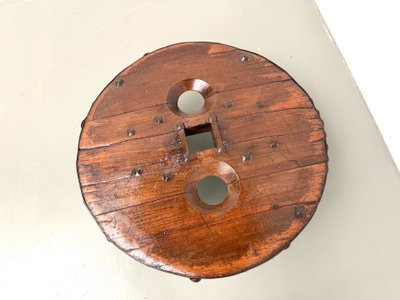 Circular Brutalist coffee table in solid wood – Brazilian Folk Art, 1950s