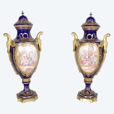 Ein Paar Vasen im Sèvres-Stil aus der Zeit Napoleons III. aus Porzellan, um 1880