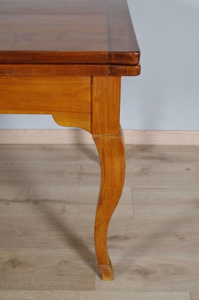 Table à manger Louis XV en merisier, Dauphiné, première moitié XIXe