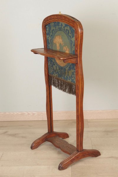 Louis XV style fire screen in cherry and carved beech – circa 1750