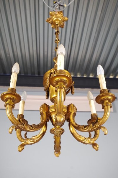 Kronleuchter im Stil Ludwigs XVI. aus ziselierter, vergoldeter Bronze, um 1880