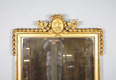 Grand miroir Louis XVI en bois doré à la feuille, vers 1880