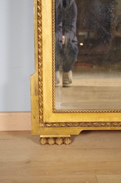 Grand miroir Louis XVI en bois doré à la feuille, vers 1880