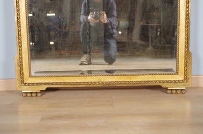 Grand miroir Louis XVI en bois doré à la feuille, vers 1880