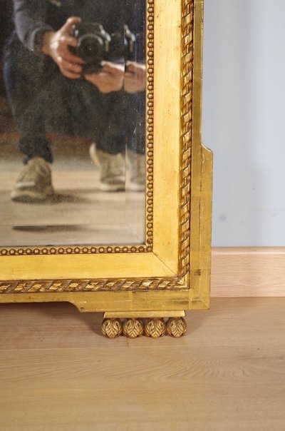 Grand miroir Louis XVI en bois doré à la feuille, vers 1880