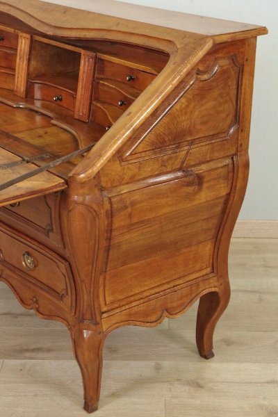 Commode scriban Louis XV en noyer – vallée du Rhône, vers 1750
