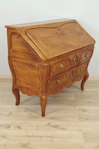 Commode scriban Louis XV en noyer – vallée du Rhône, vers 1750