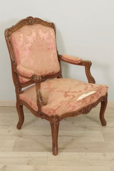 Paire de fauteuils à la Reine Louis XV en noyer sculpté – vers 1900