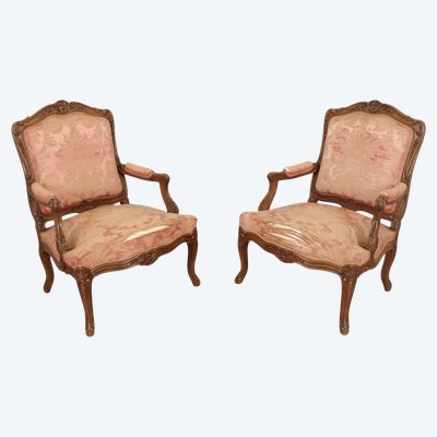 Paire de fauteuils à la Reine Louis XV en noyer sculpté – vers 1900