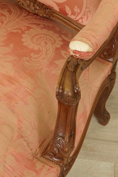 Paire de fauteuils à la Reine Louis XV en noyer sculpté – vers 1900