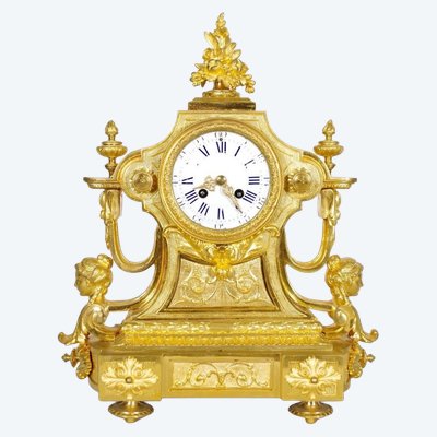 Pendule Louis XVI en bronze doré finement ciselé – vers 1880