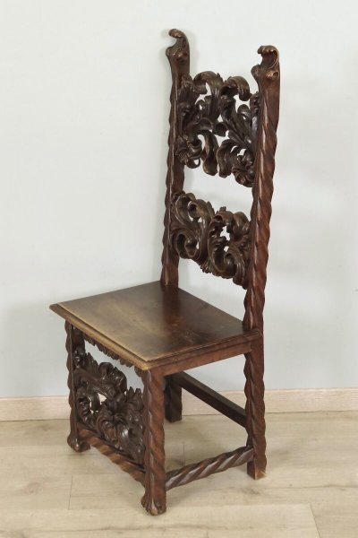 Pair of Renaissance chairs in carved walnut – circa 1900