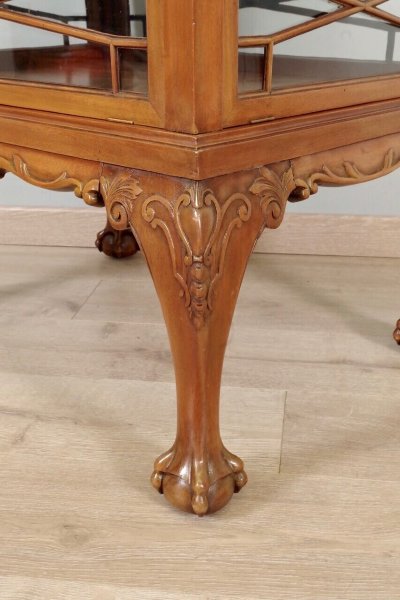 Table desserte Chippendale en acajou sculpté, pieds Claw and Ball