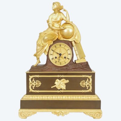 Pendule Charles X à l'Astrologie en bronze doré et patiné – vers 1830