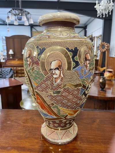 Japanese Satsuma porcelain trim with figure decoration – circa 1900
