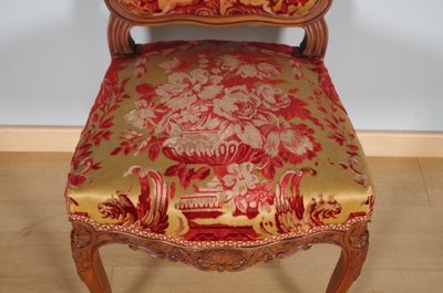 Satz von 4 Regency-Stühlen aus geschnitztem Nussbaumholz, um 1900