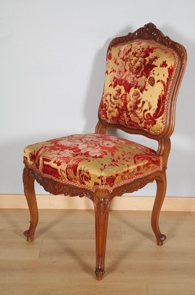 Satz von 4 Regency-Stühlen aus geschnitztem Nussbaumholz, um 1900
