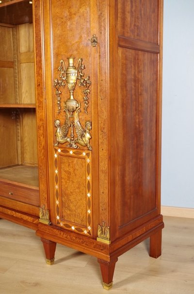 Bibliothèque Empire en acajou, loupe d'amboine et bronze doré, vers 1900