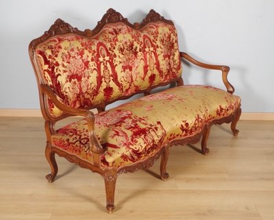 Regency living room set in carved walnut, sofa, 2 armchairs and 4 chairs, circa 1900