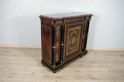 Außergewöhnlicher Beistelltisch aus der Zeit Napoleons III. mit Intarsien aus Messing und Lapislazuli, um 1860