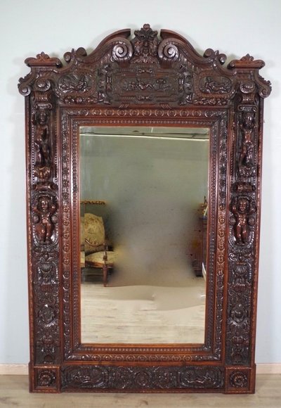 Important miroir Renaissance en noyer sculpté, vers 1880