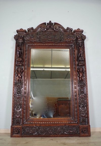 Important miroir Renaissance en noyer sculpté, vers 1880