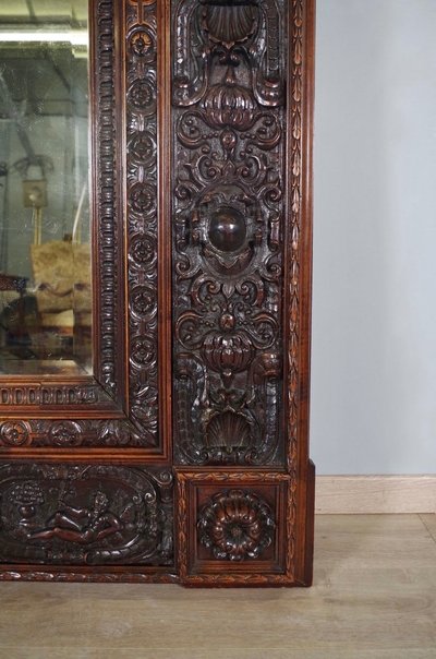 Important miroir Renaissance en noyer sculpté, vers 1880