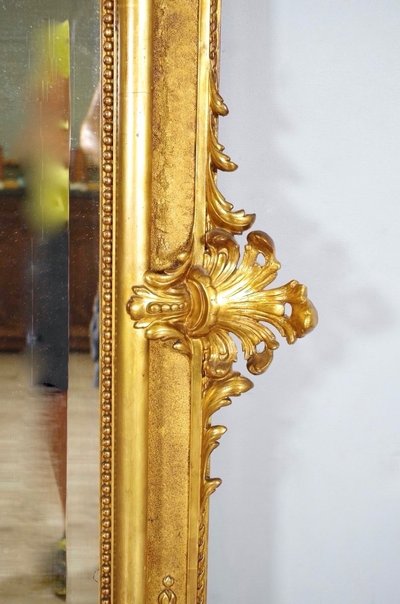 Important miroir Régence en bois et stuc dorés, vers 1880