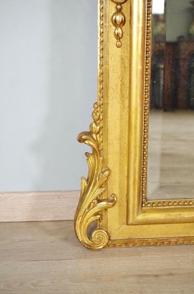 Important miroir Régence en bois et stuc dorés, vers 1880