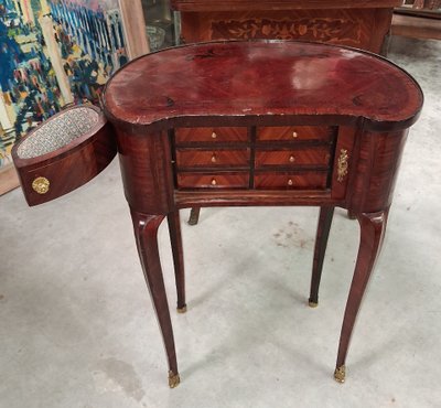 Commode de Dame en Marqueterie  style Louis XV, travail du XXe siècle 