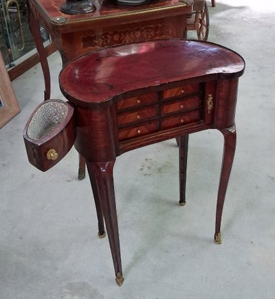 Commode de Dame en Marqueterie  style Louis XV, travail du XXe siècle 