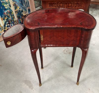 Commode de Dame en Marqueterie  style Louis XV, travail du XXe siècle 
