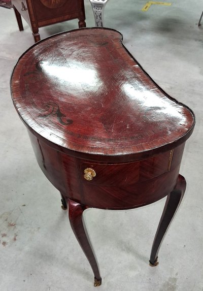 Commode de Dame en Marqueterie  style Louis XV, travail du XXe siècle 