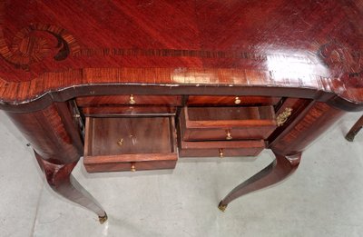 Commode de Dame en Marqueterie  style Louis XV, travail du XXe siècle 