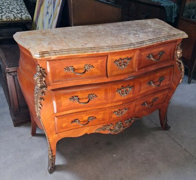 Commode Galbée De Style Louis XV En Marqueterie, Plateau De Marbre époque début XXeme