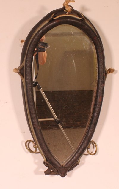 miroir formé à partir d'un harnais de cheval en cuir