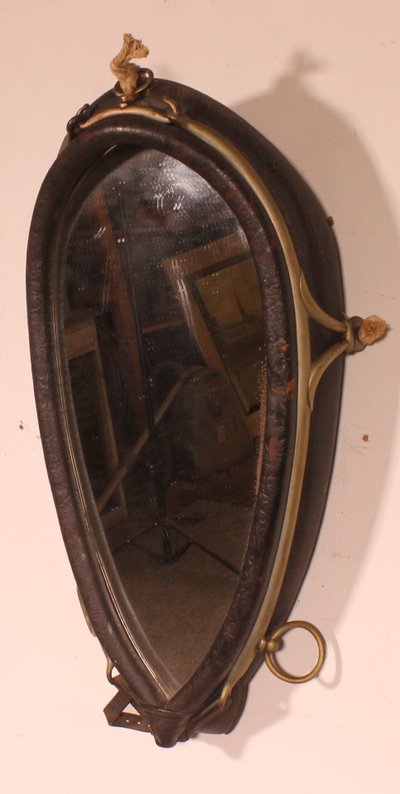 miroir formé à partir d'un harnais de cheval en cuir