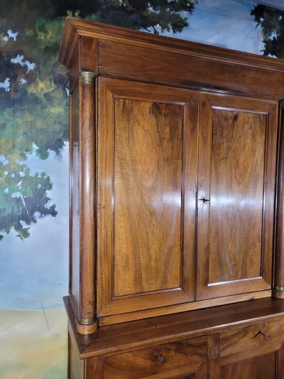 Buffet in noce in stile Impero, diviso in due parti