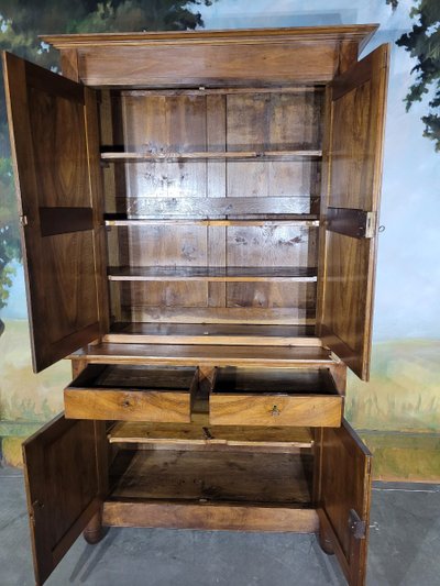 Buffet in noce in stile Impero, diviso in due parti