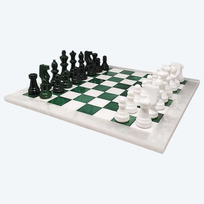 Set da scacchi italiano in alabastro di Volterra degli anni '70, nei rari colori verde bosco e bianco