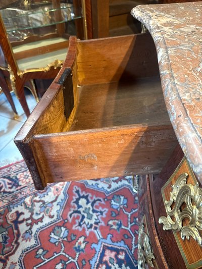 COMMODE TOMBEAU D’EPOQUE LOUIS XV – 18ème