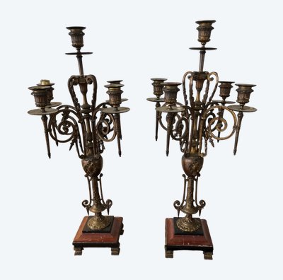 Coppia di candelabri in bronzo e marmo bis color.