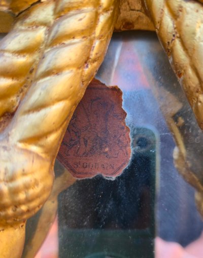 Miroir d'époque Napoléon III à l'imitation du bambou et à décor de draperies à houppes.