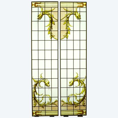 Glasmalerei – Glasfenster mit Motiven von Fabelwesen im Stil der Neorenaissance