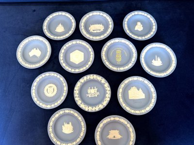 12 Coupes Commémorative Wedgwood Jasperware – Made in England