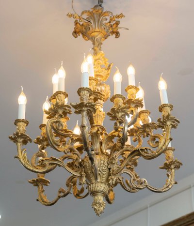 Importante paire de lustres en bronze doré de style Louis XV Époque fin du XIXᵉ siècle