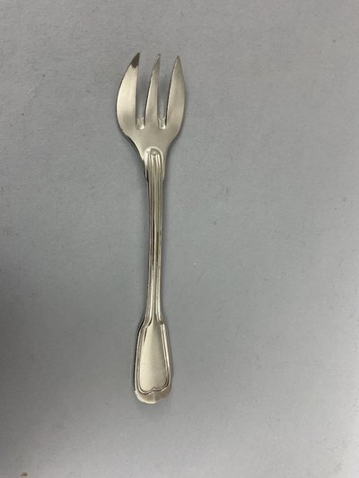 12 silver-plated oyster forks, "au filet" or "Chinon" pattern