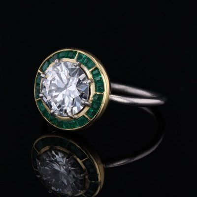 Bague ancienne solitaire diamant et ses émeraudes calibrées