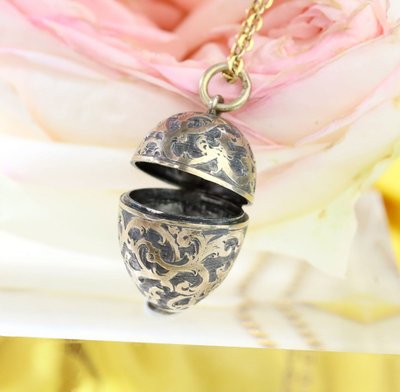 Pendentif œuf ouvrant argent et vermeil