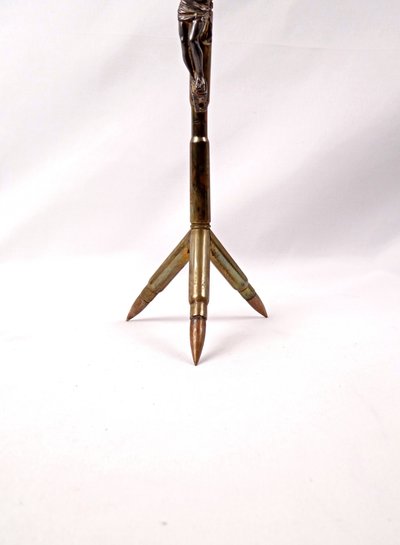 Crocifisso realizzato con proiettili della Grande Guerra del 1914-1918, artigianato religioso proveniente dalle trincee.